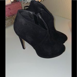 Elegant Black Suede Heeled Booties